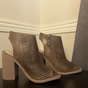 Kelsi Dagger Heeled Open Toe Sandal